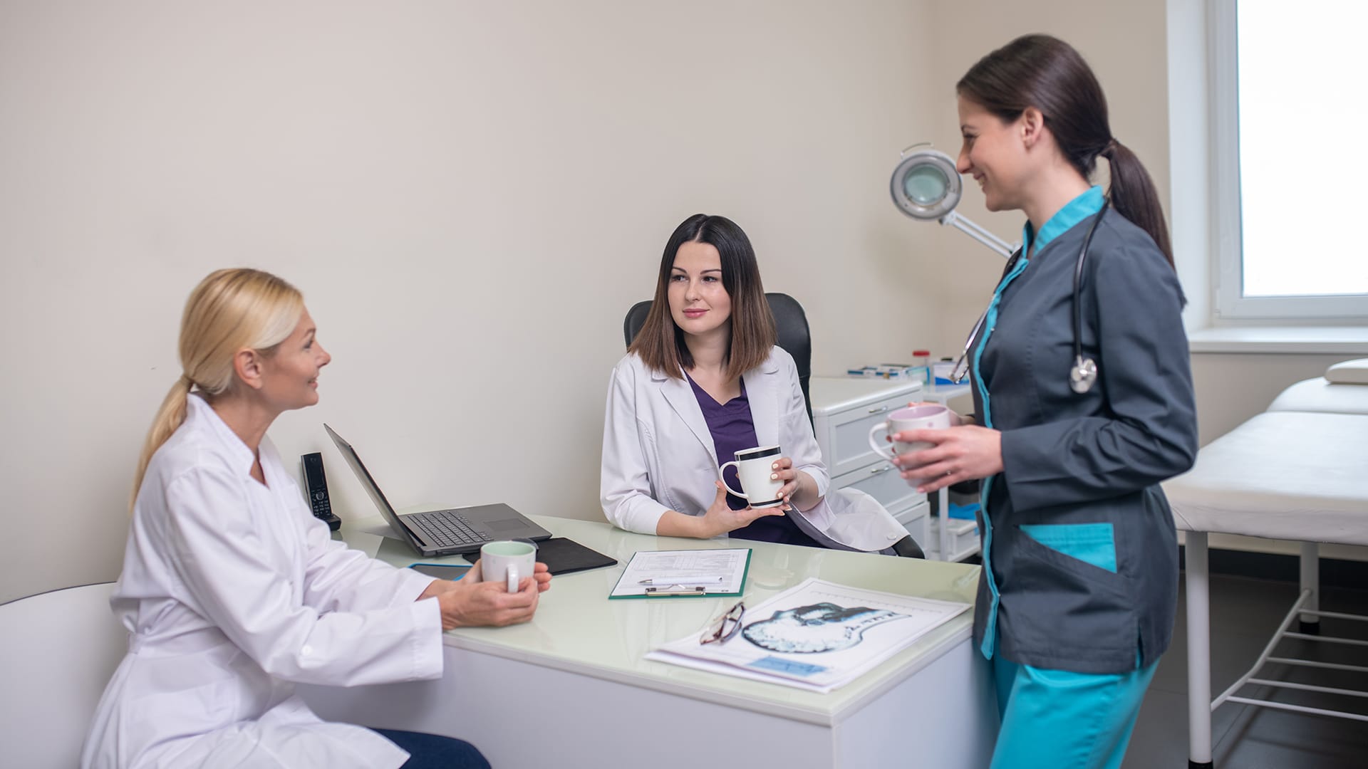 Clinic team uses Microsoft 365 for healthcare to coordinate patient care.