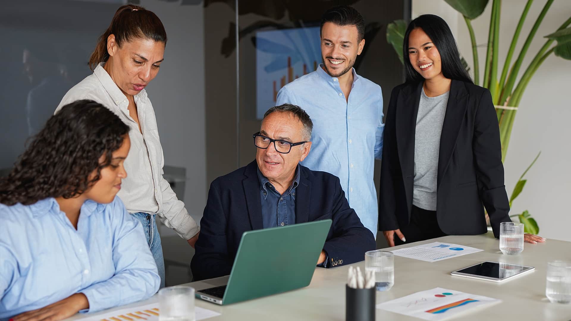 Team reviewing Microsoft 365 licensing dashboard in an office